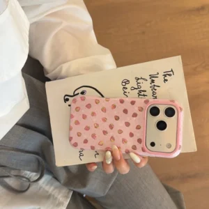 Round Edge Retro Sweet Strawberry Phone Case Hard Shockproof Protective Cover for iPhone 15 16 Pro 17 Pro Max